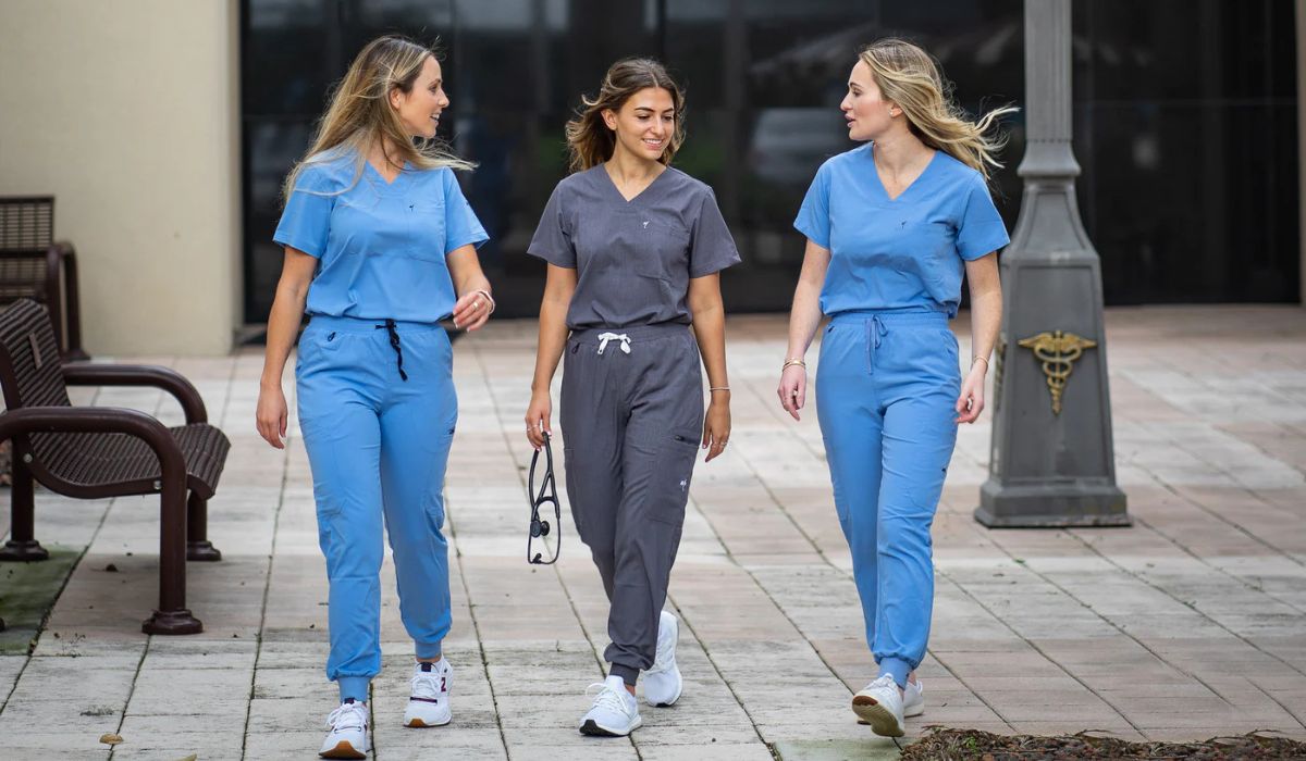 How Cargo Style Scrub Uniforms Improve Daily Hospital Works
